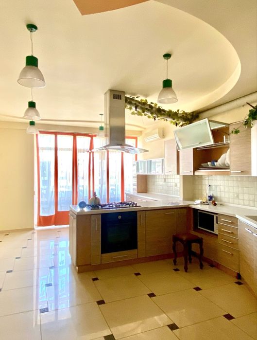 Простора та затишна квартира на вул.Млинова