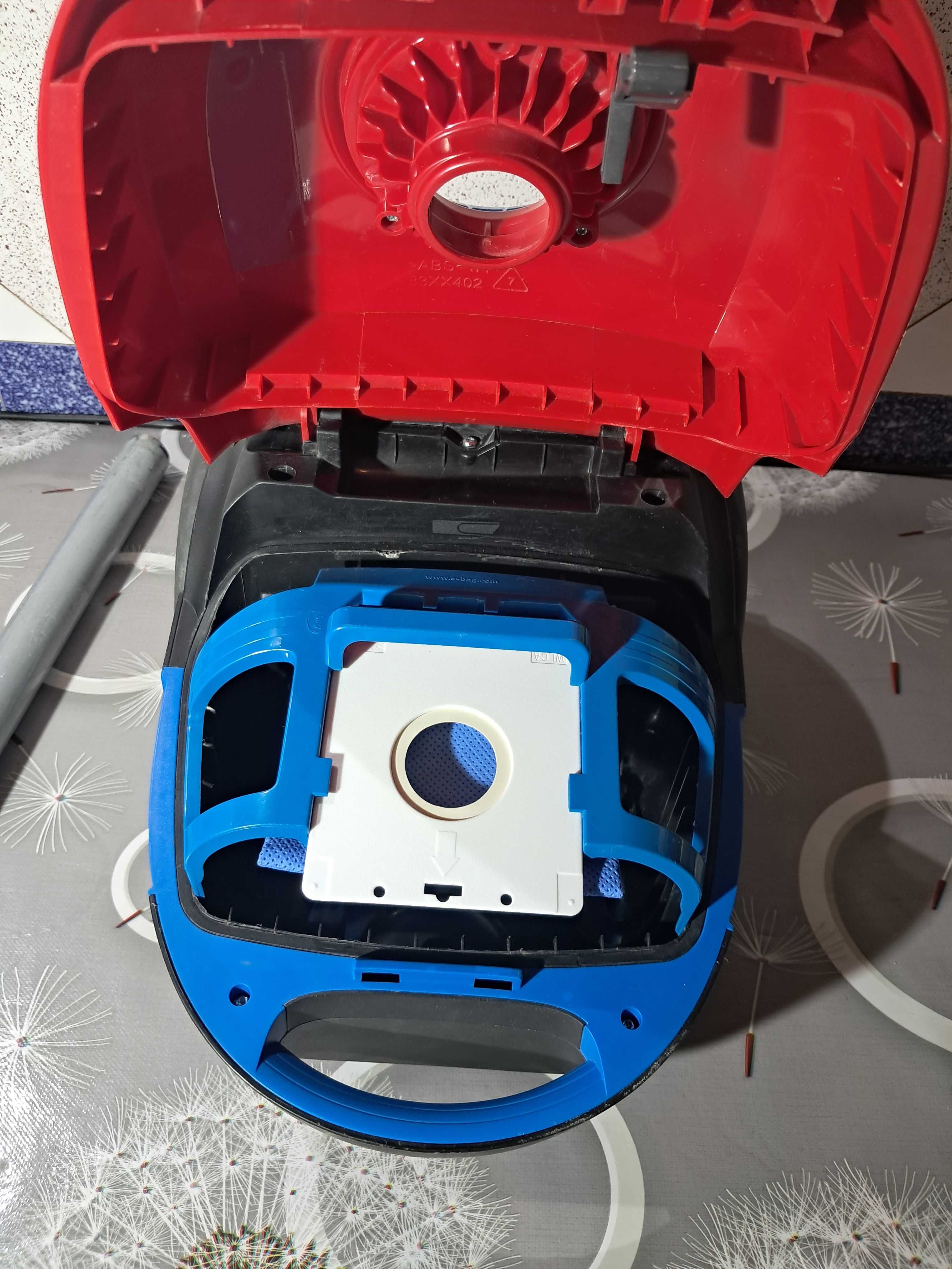пылесос PHILIPS 2000 вт. с многоразовым мешком