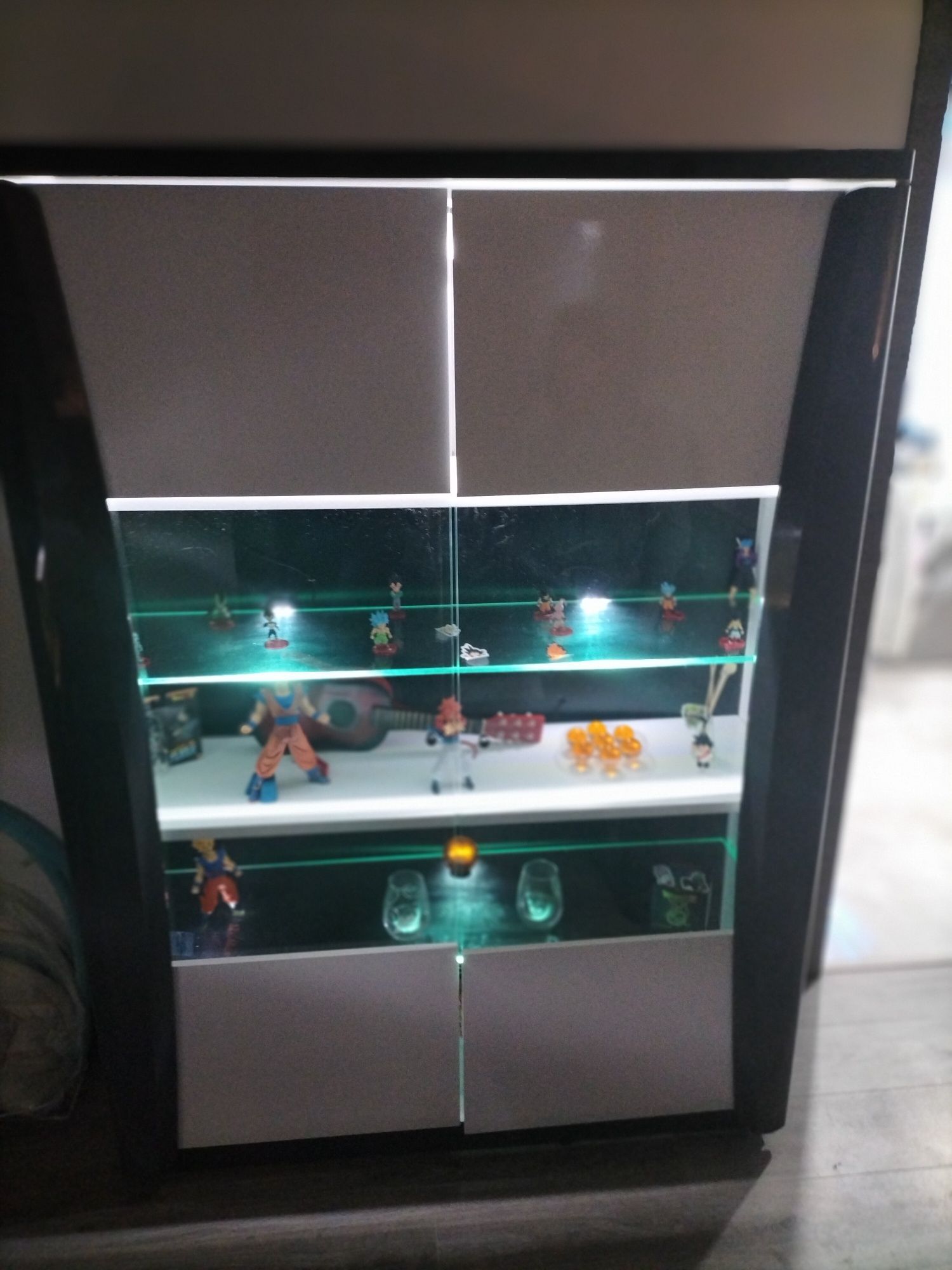 Móvel vitrine com led