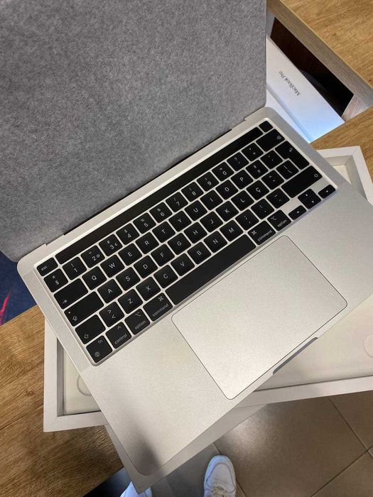 Ноутбук Apple MacBook Pro 13'' M2 8/256GB Silver (MNEP3) 2022