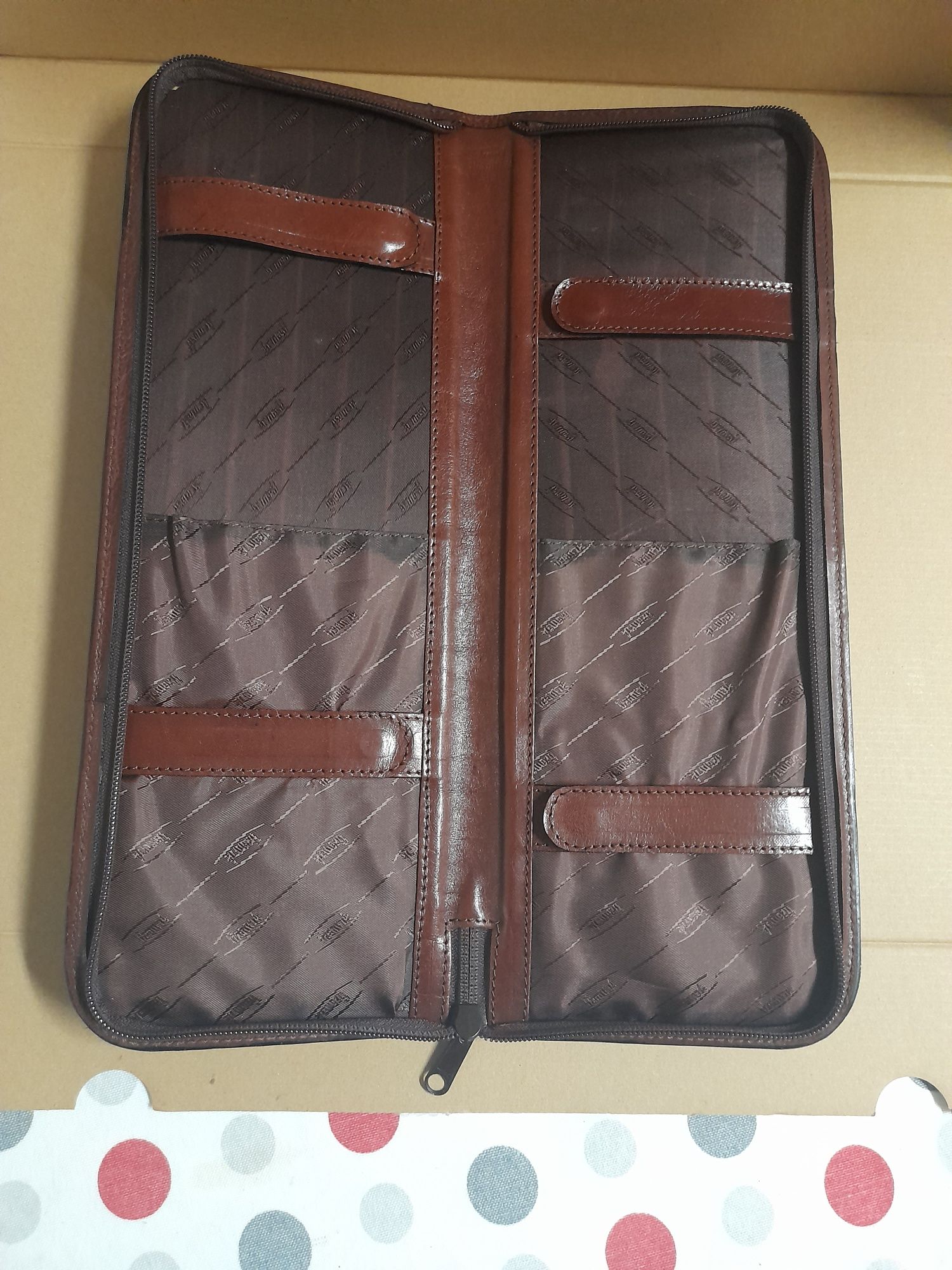 Porta documentos de viagem em pele genuína