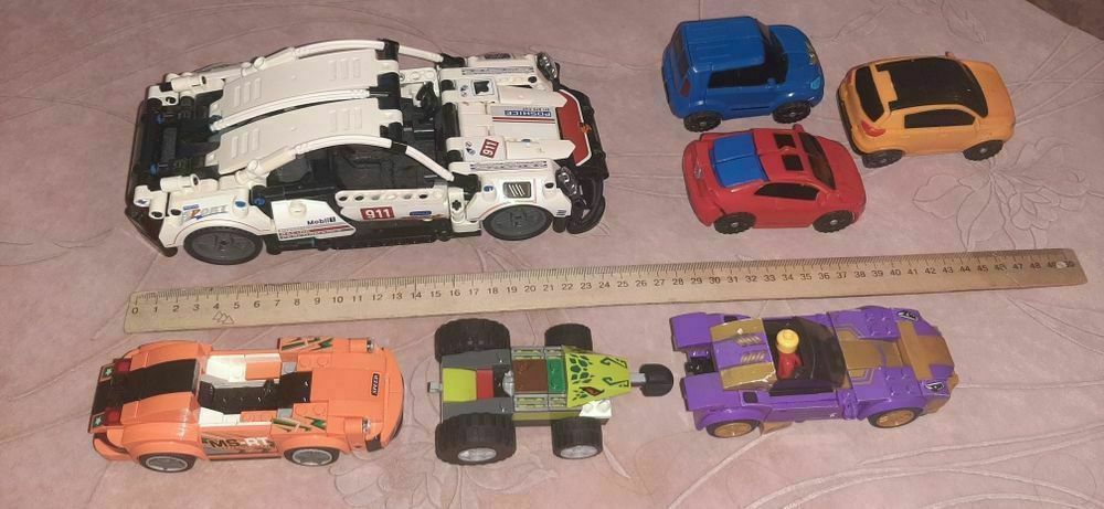 Машинки на батарейках разные и другие машинки.машинки-конструкторы.