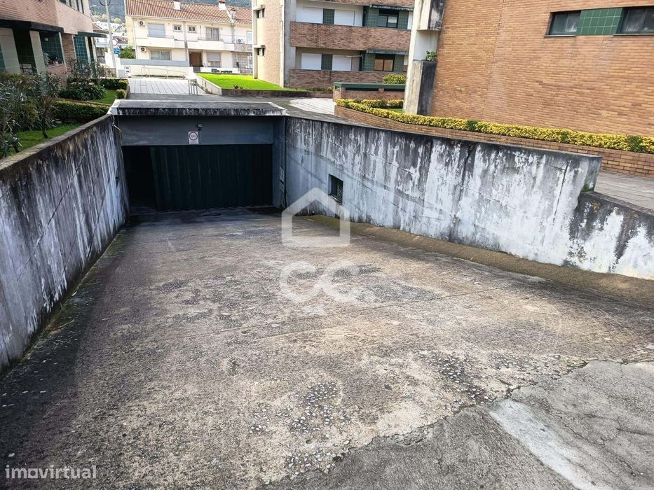 Garagem Fechada em Valongo