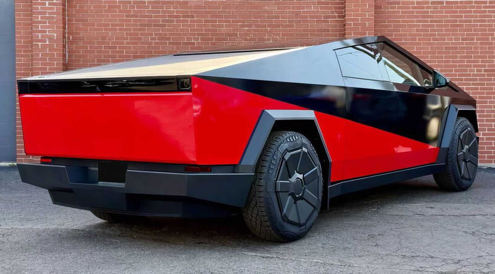 Tesla Cybertruck      2024
