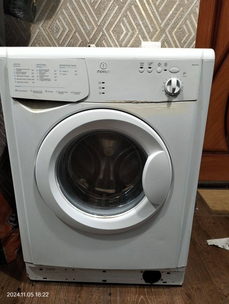 Стиральная машина Indesit WISN 100