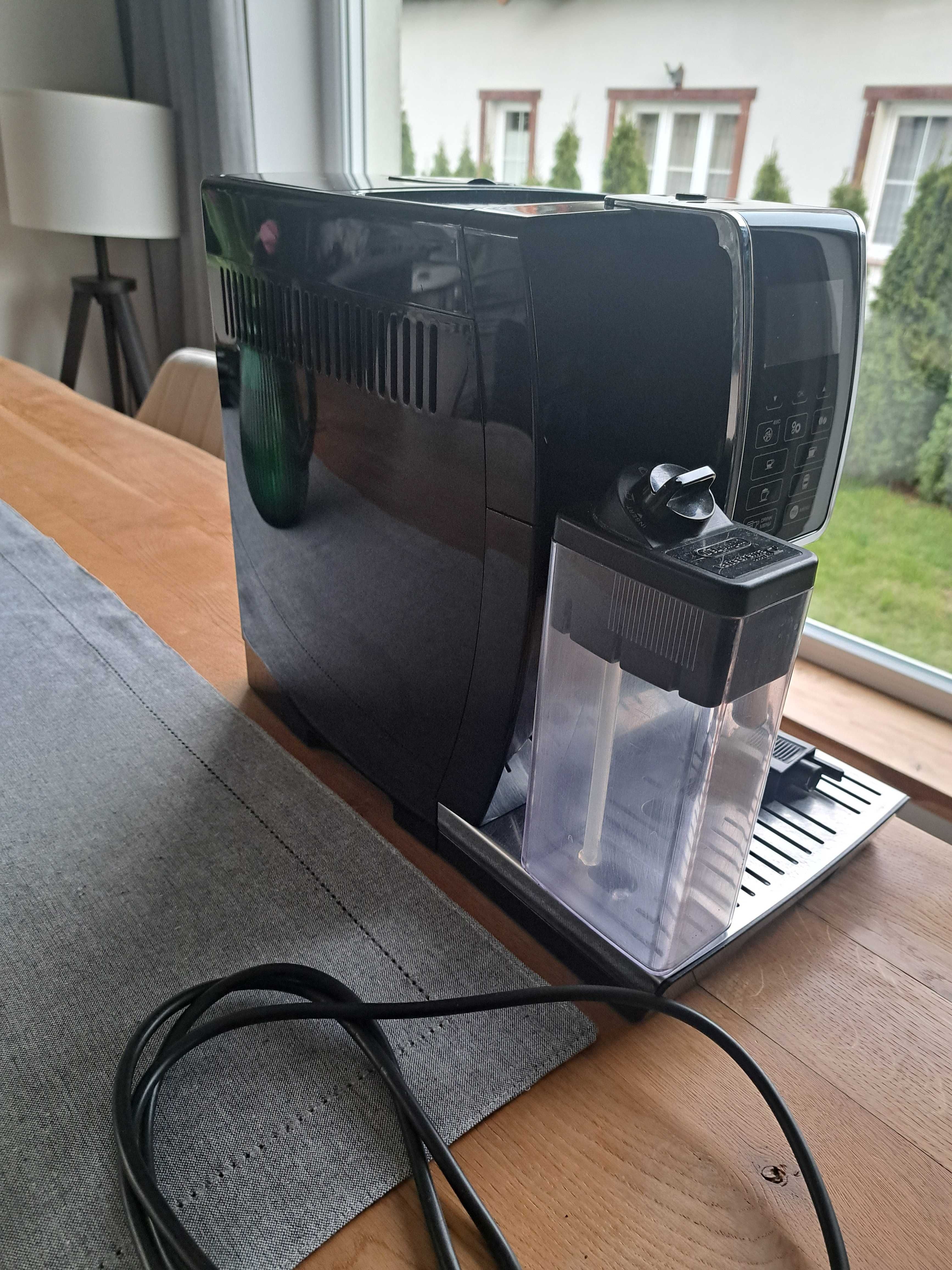 Ciśnieniowy ekspres do kawy DeLonghi Dinamica