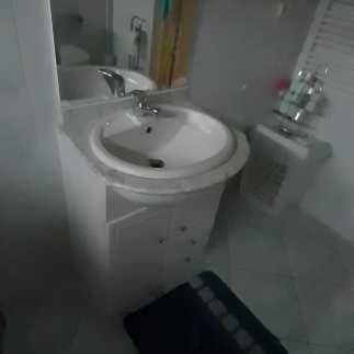 Lustro, umywalka podświetlane.