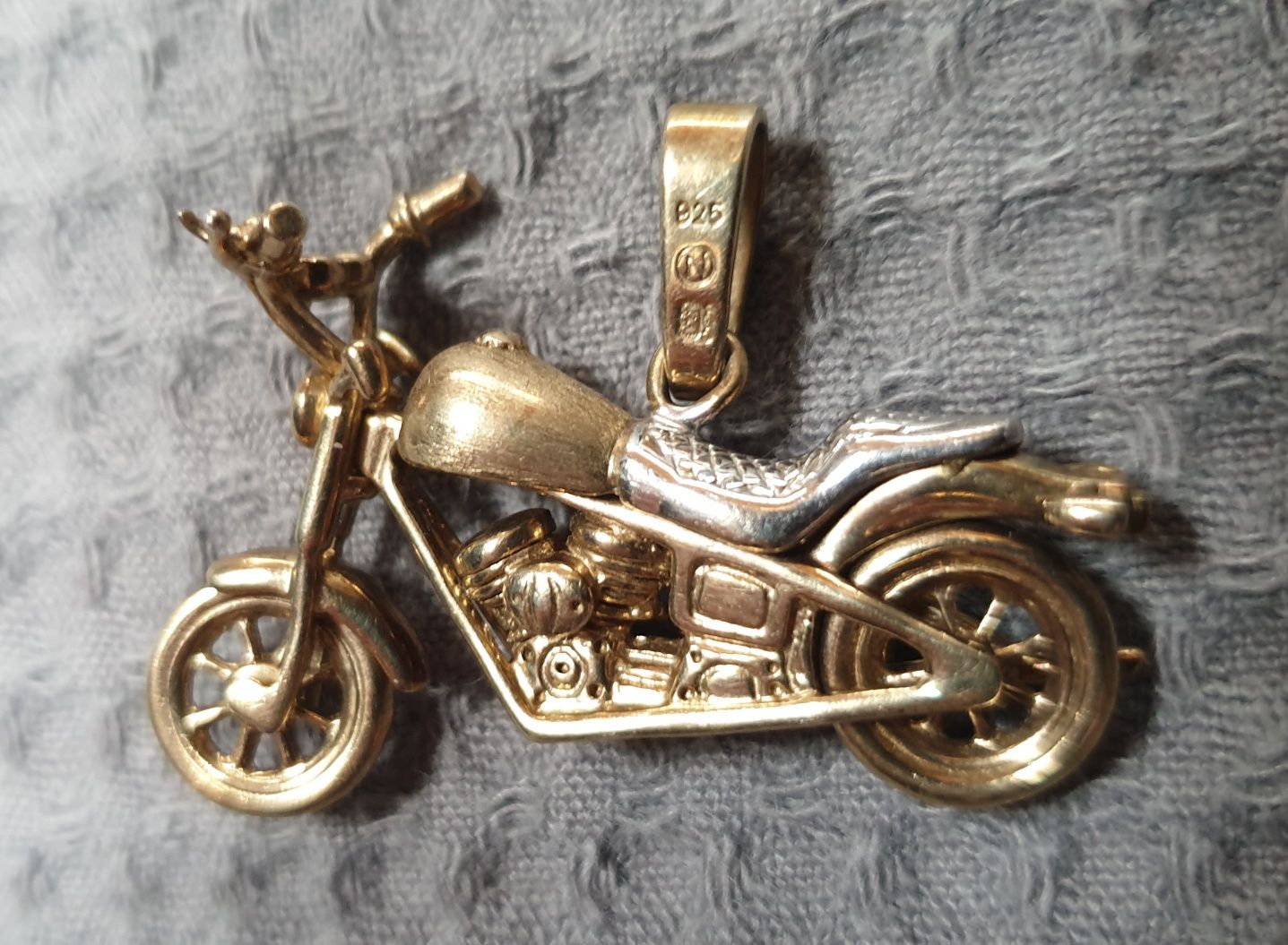 Кулон мотоцикл серебро