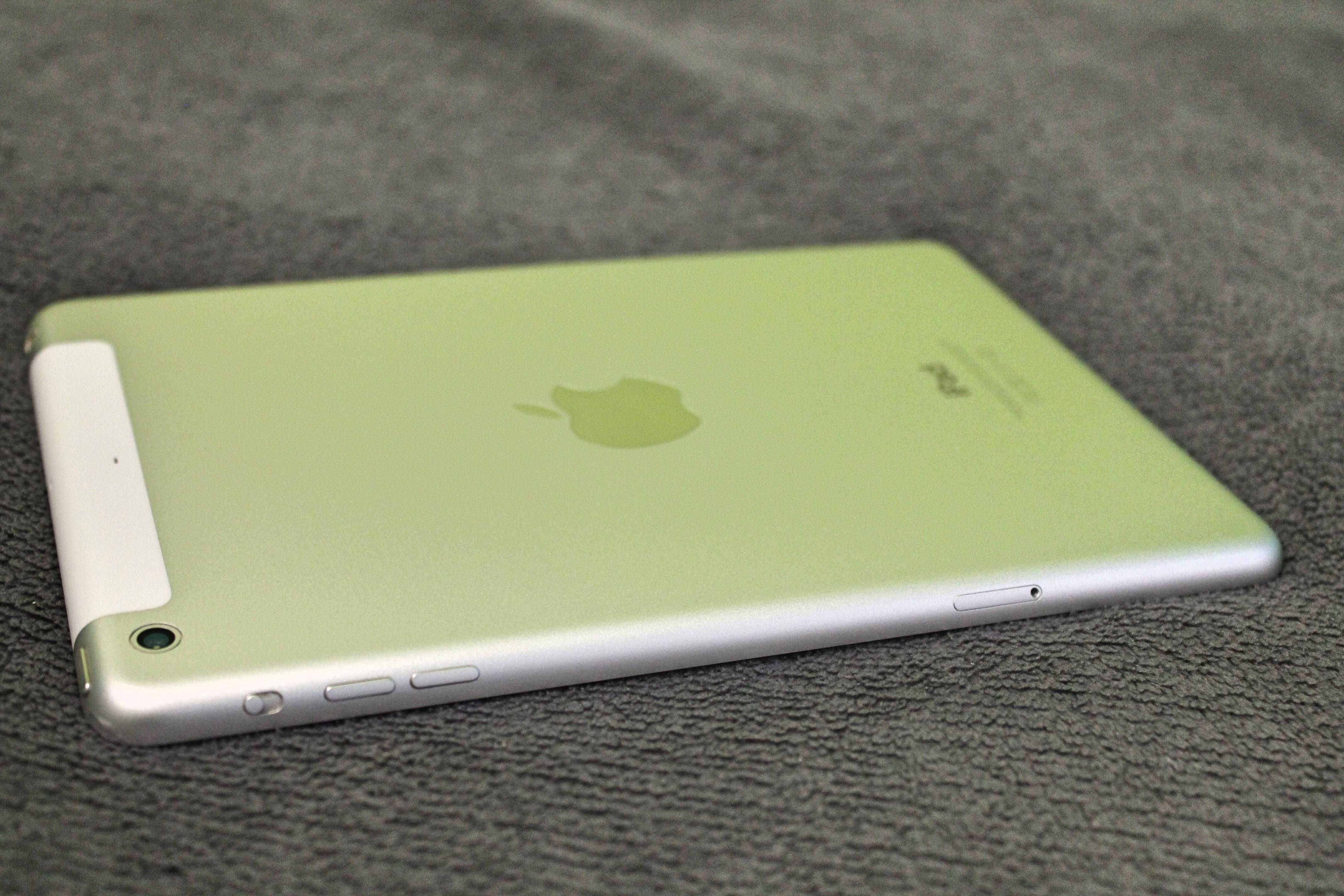 Планшет Apple iPad mini 7.9" (2-gen) / 32Gb / Wi-Fi + 4G / Silver!