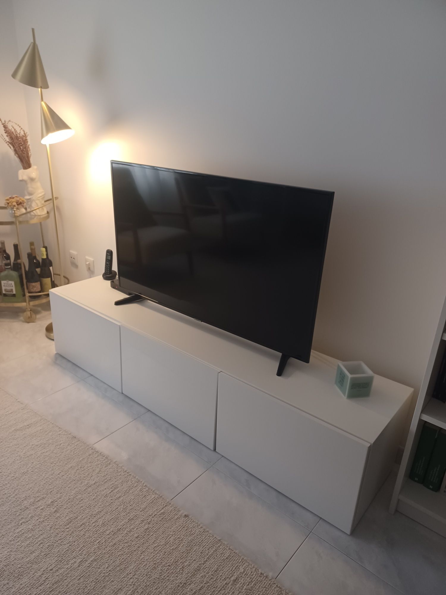 Móvel TV Besta ikea branco brilho