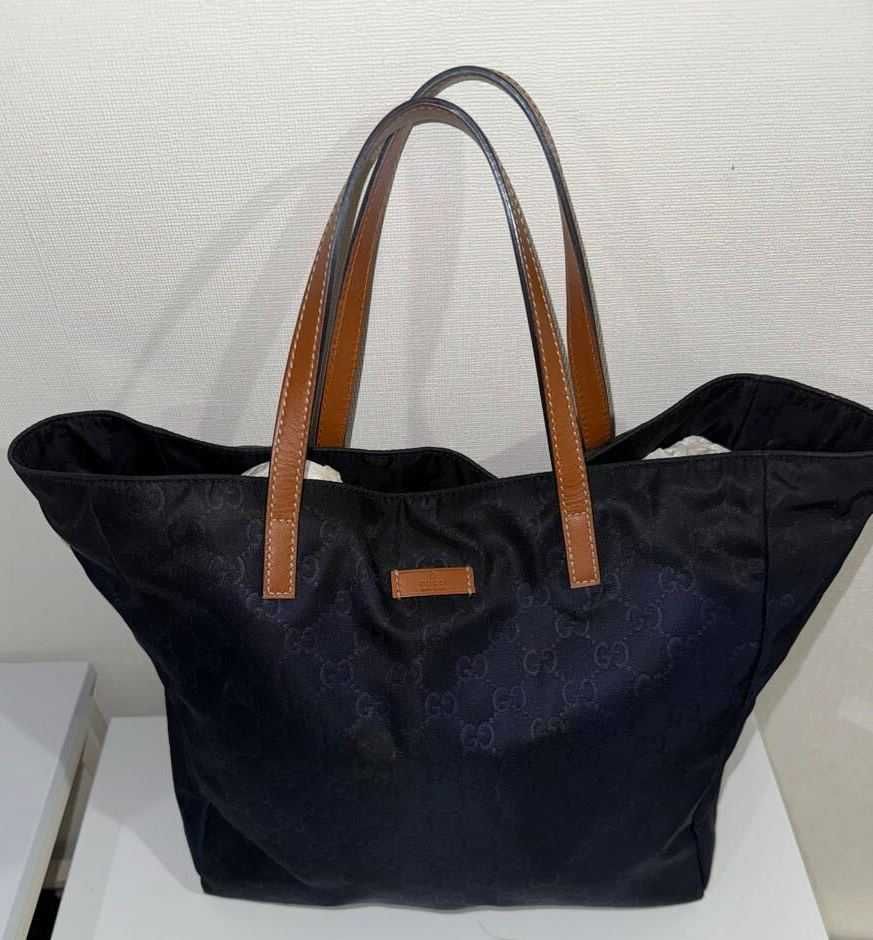 Gucci duża torebka shopperka nylonowa w monogramz dustbagiem