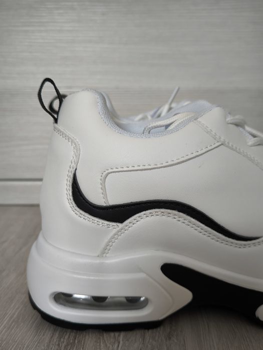 Продам жіночі кросівки, снікерси, кеди