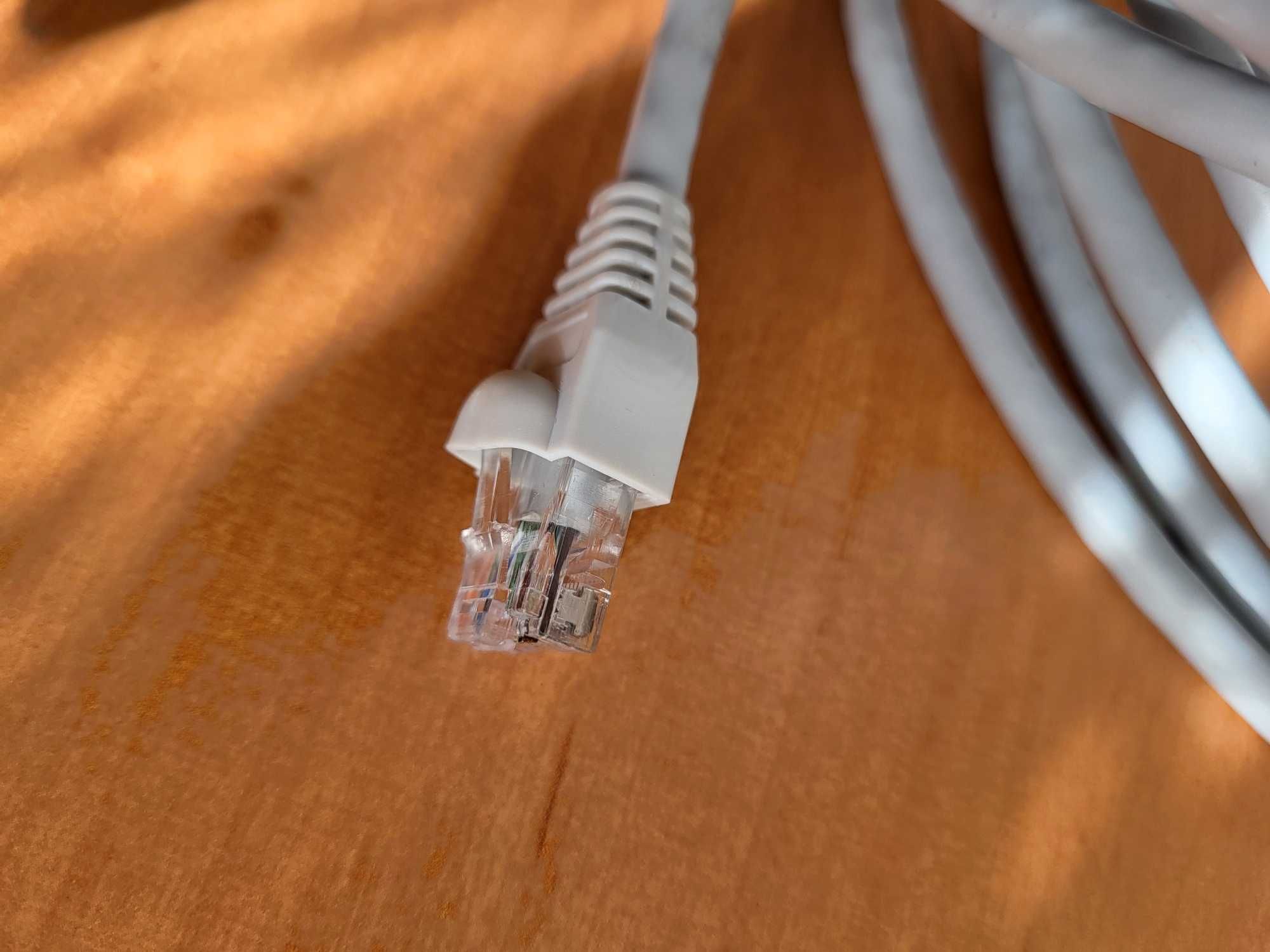 Kabel sieciowy cat.6, długość 440 cm.