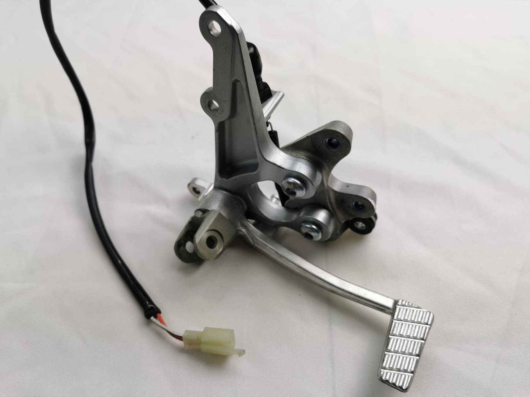 Set podnóżek dźwignia hamulca Suzuki GSXR 1000 jak NOWA