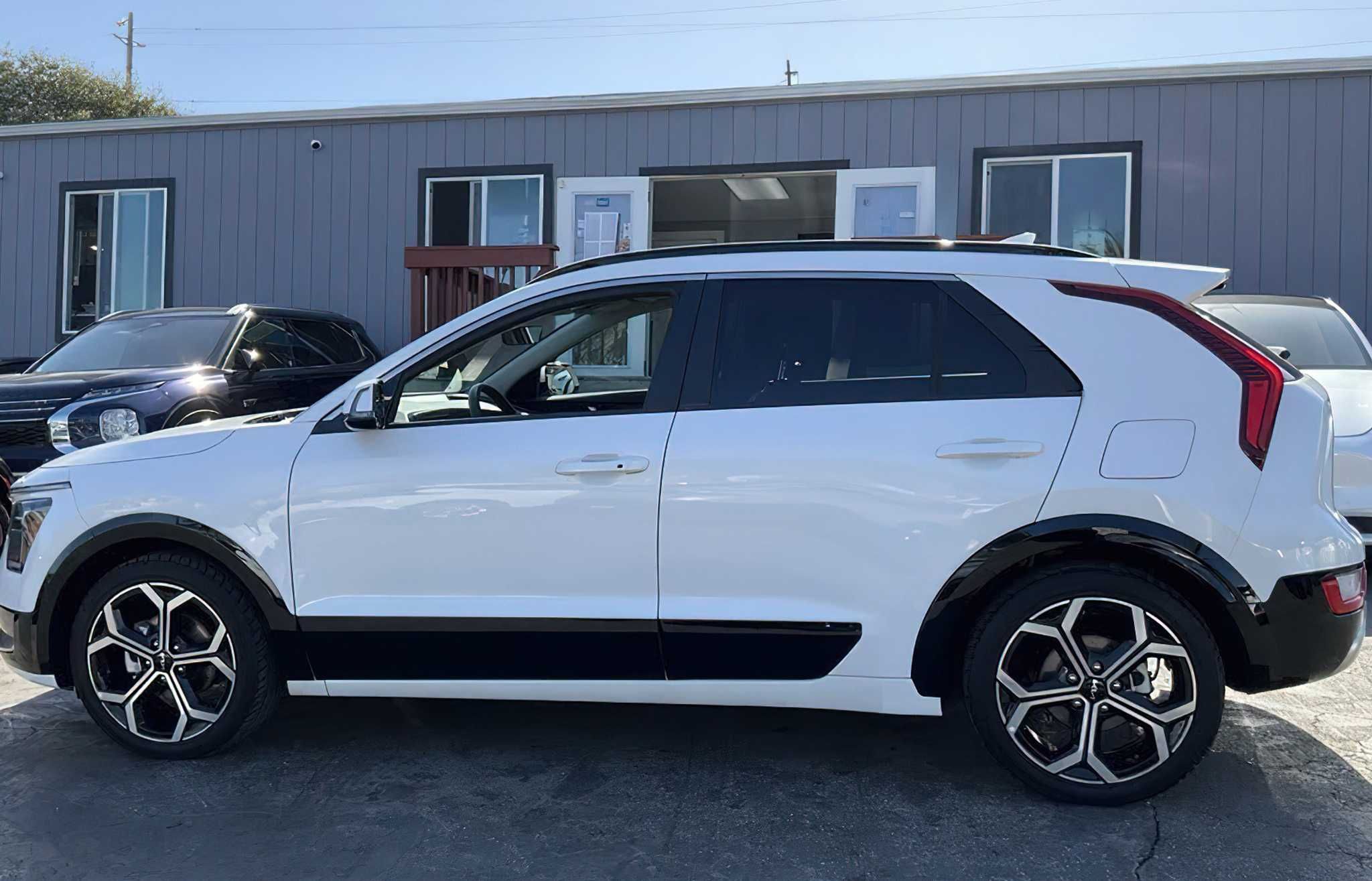 Kia Niro EX Touring 2023