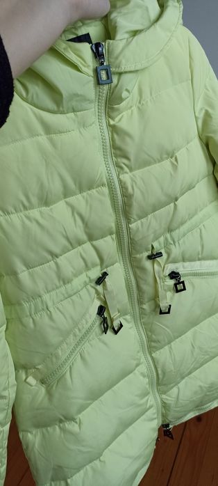 Курточка лимонного кольору