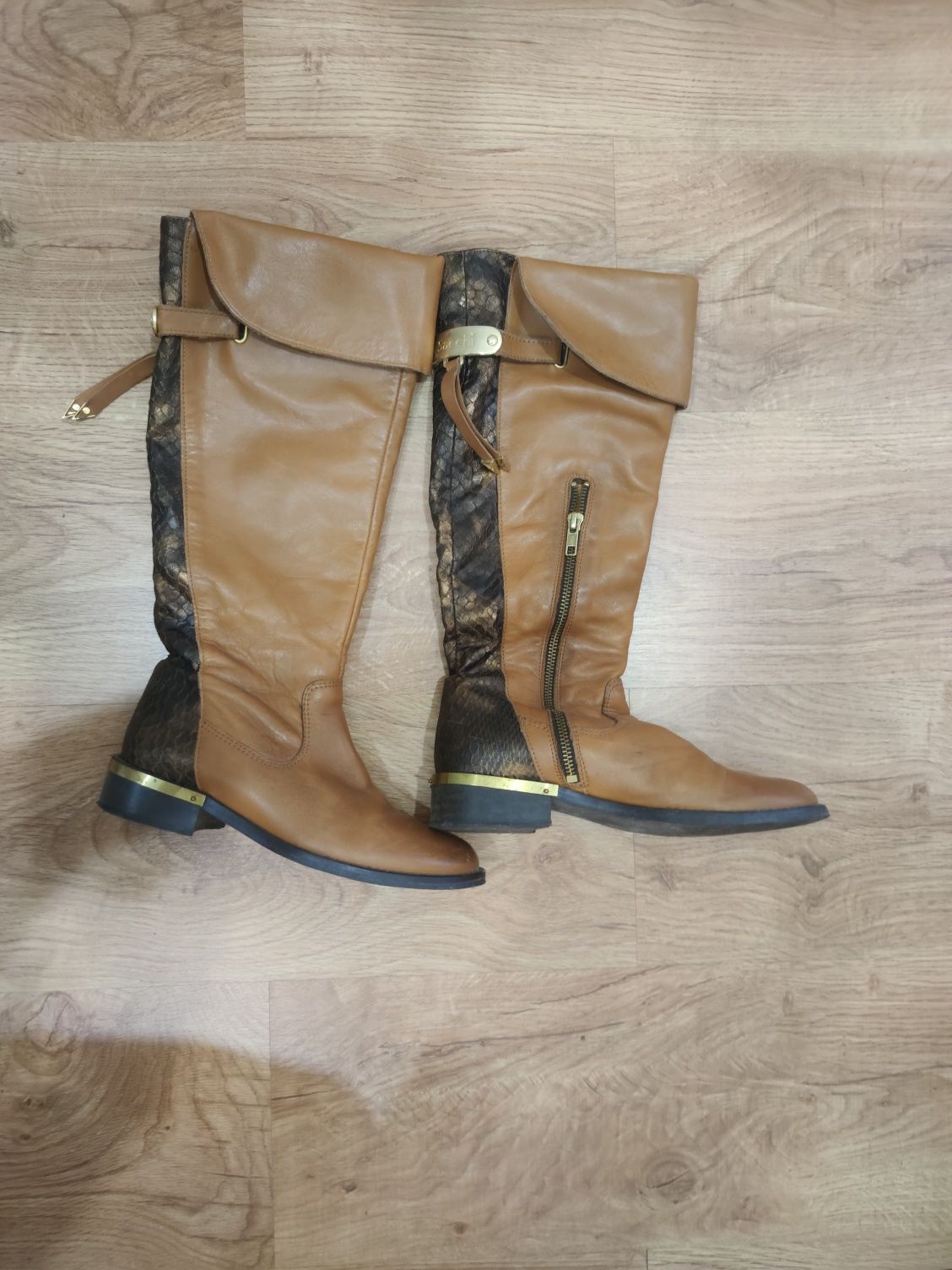 Bota  cano alto- castanho
