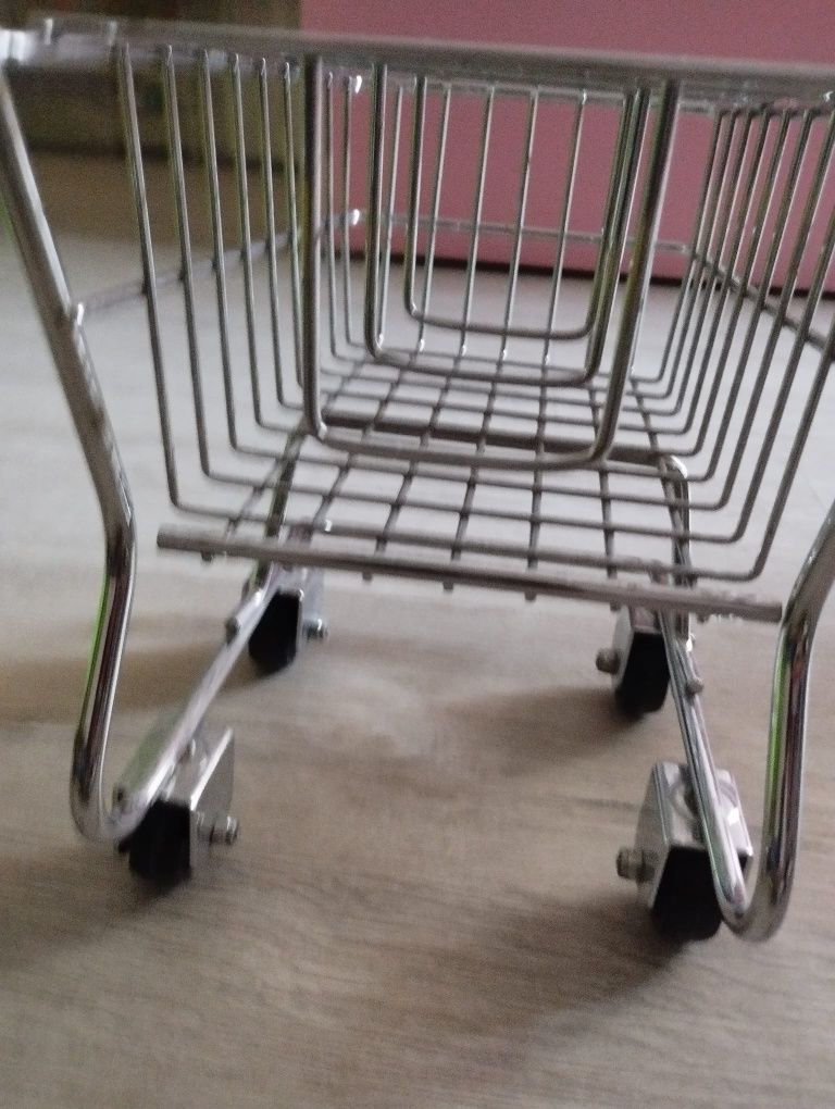 Carrinho de brinquedo de compras