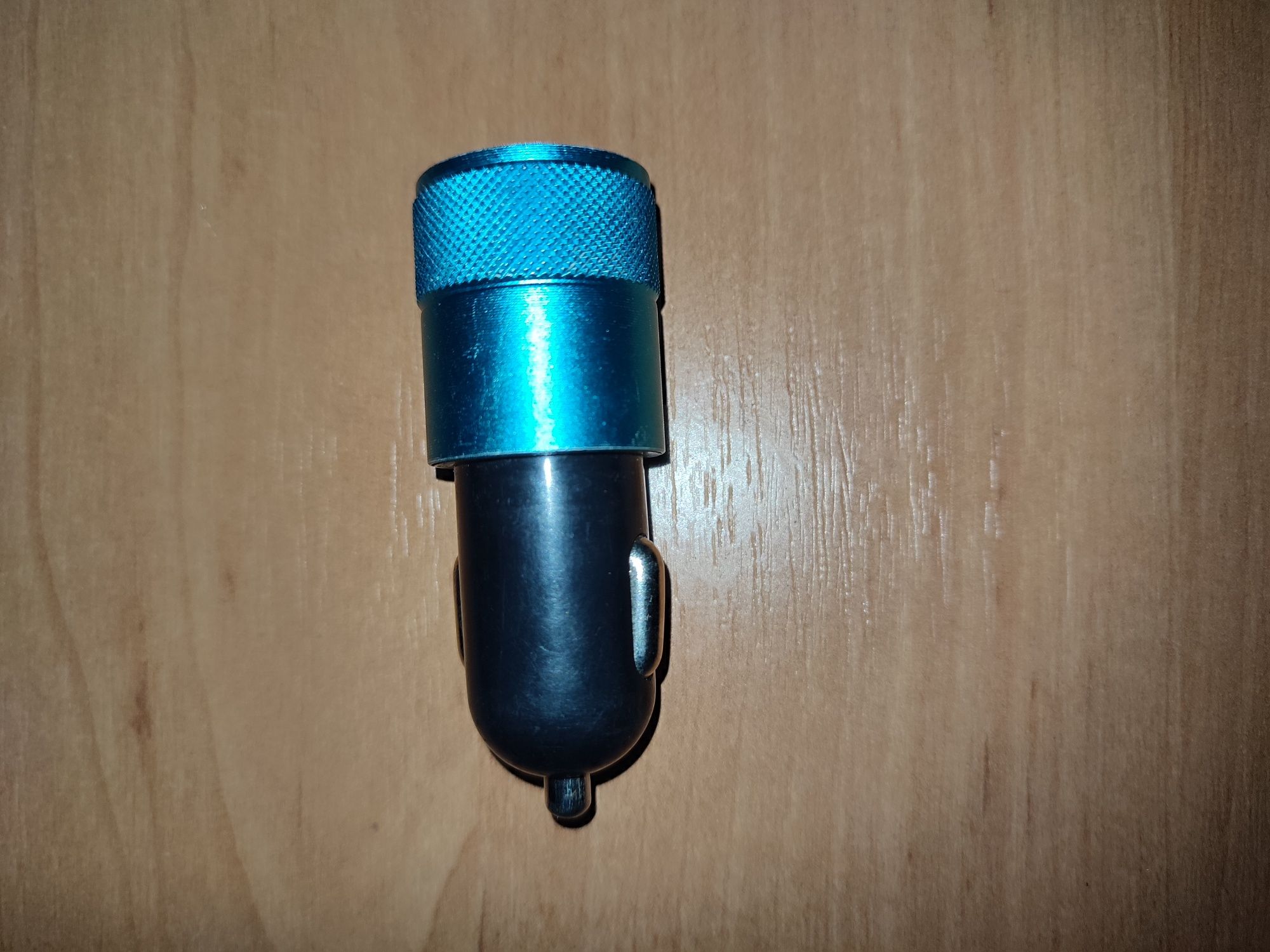 Автомобільна зарядка USB.