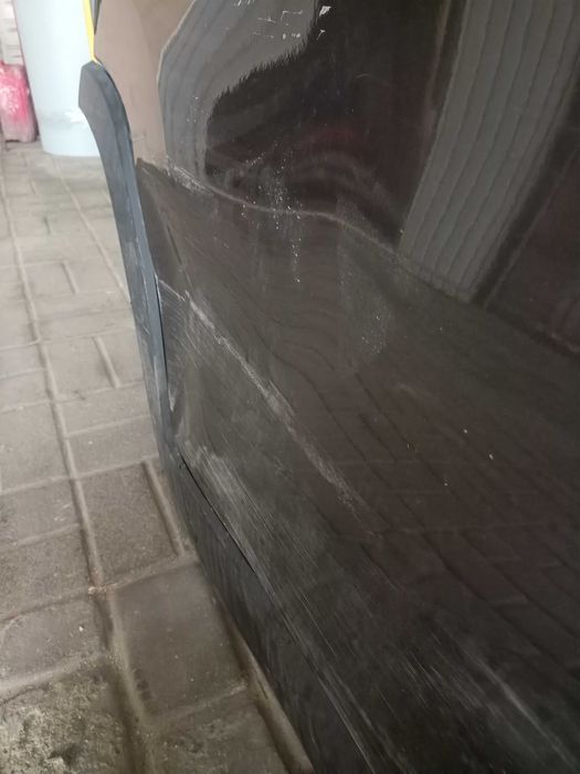 Двері праві задні Jeep cherokee