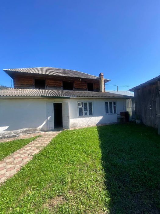 Продається будинок у центрі с.Ростоки