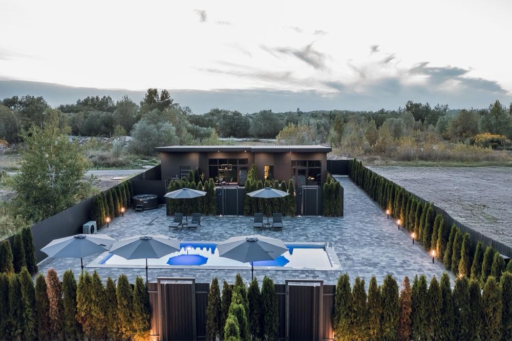 Подобова оренда будинку, басейн, чан, джакузі.