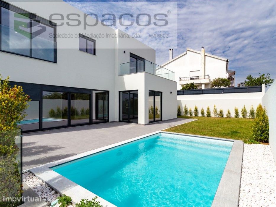Moradia Isolada T4 com piscina em Barcarena, Oeiras