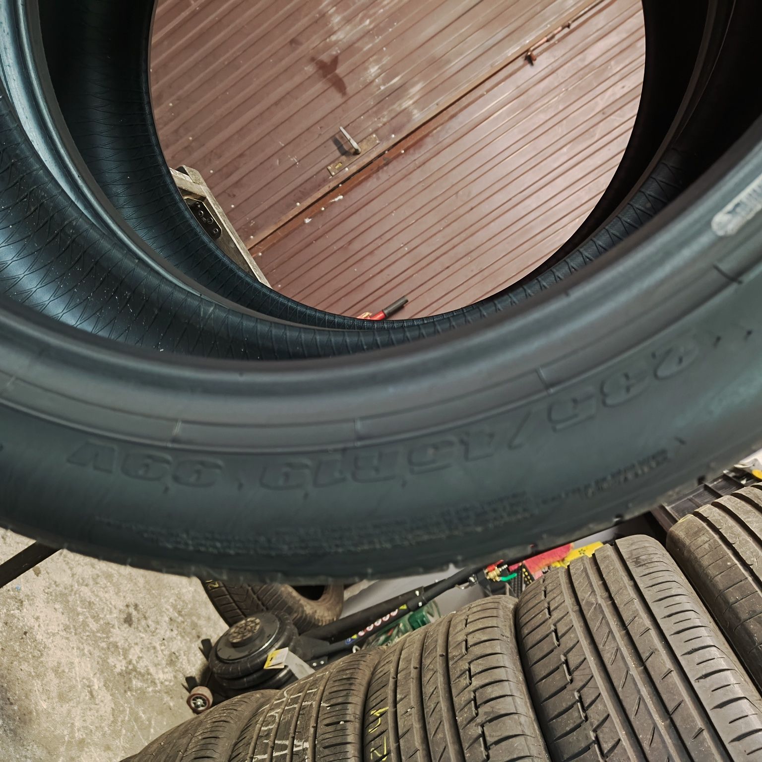 235/45/19 XL Sprzedam parę opon letnich Dunlop