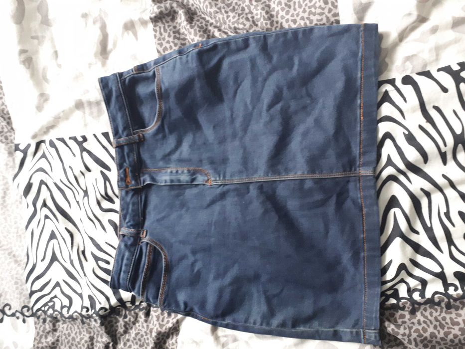 Zestaw (2 spódniczki i sweter)