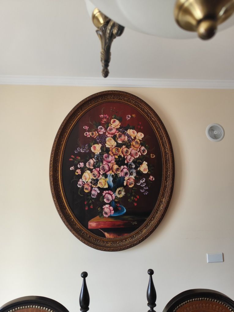 Quadro oval de grandes dimensões
