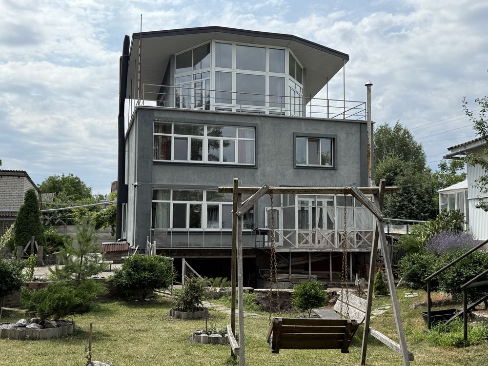 Продаж 3-х рівневого будинку