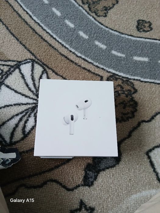 Puste pudełko po AIRPODS PRO