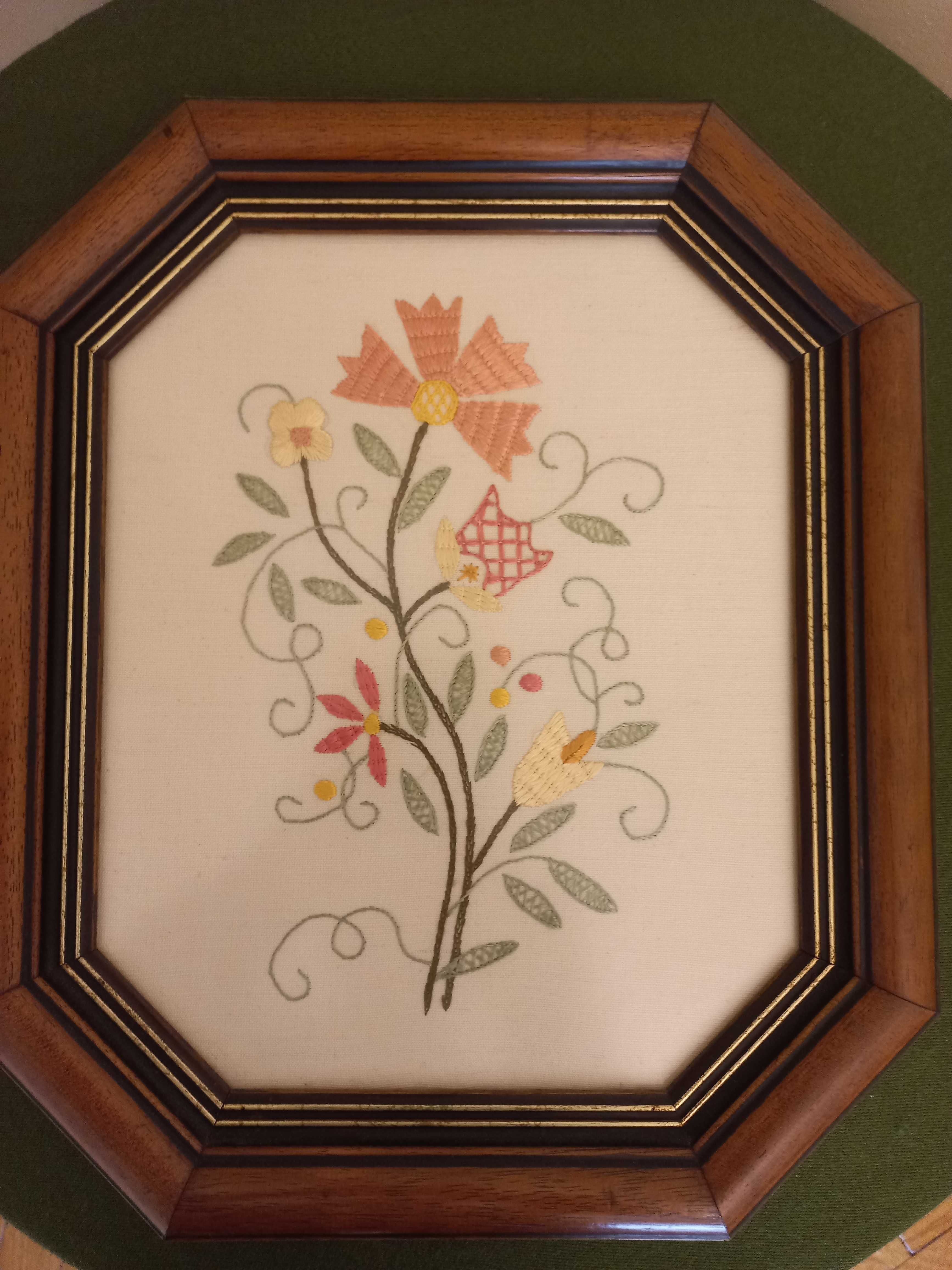 Quadro com bordado de Castelo Branco