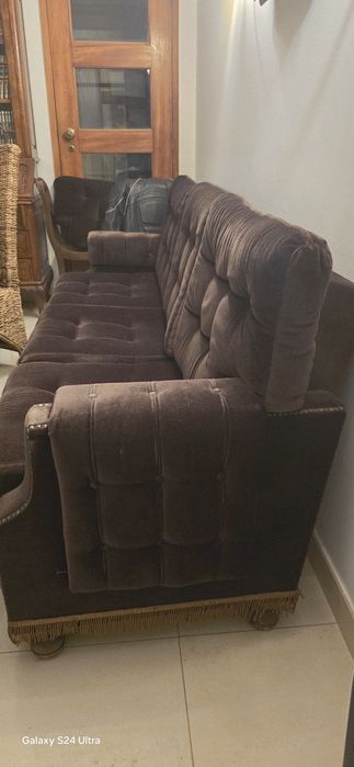 Sofá de veludo castanho 4 ligares. Faz Sofá Cama de casal.