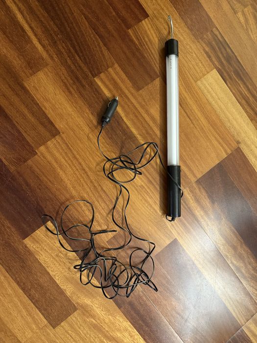 Elektroniczna lampka warszatowa ze złączką samochodową