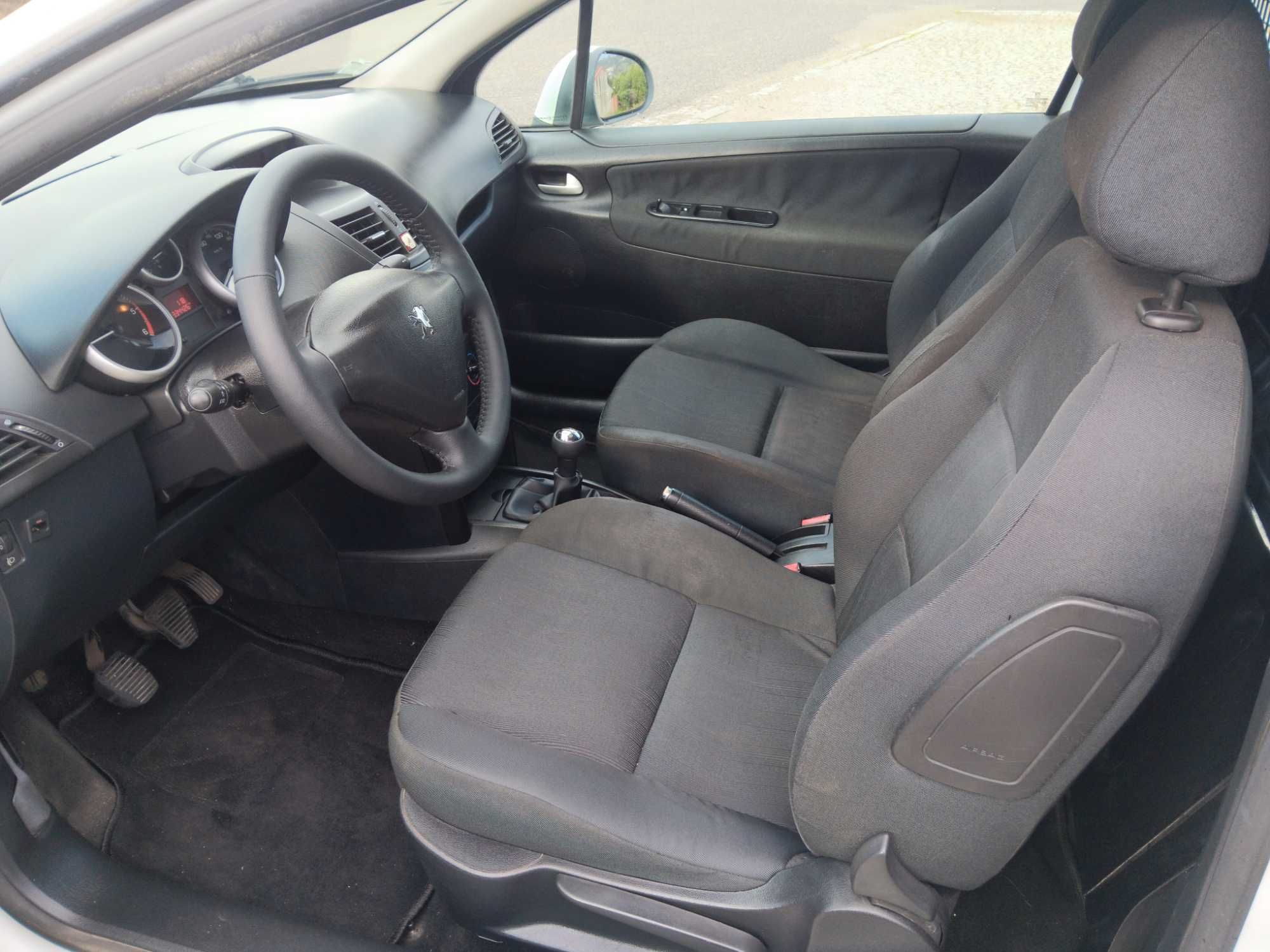 Peugeot 207 1.4 Hdi em bom estado