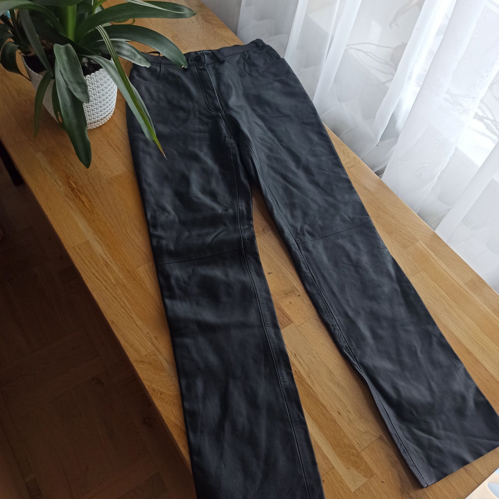 Czarne skórzane spodnie 100% naturalna skóra – klasyczny krój, unisex,