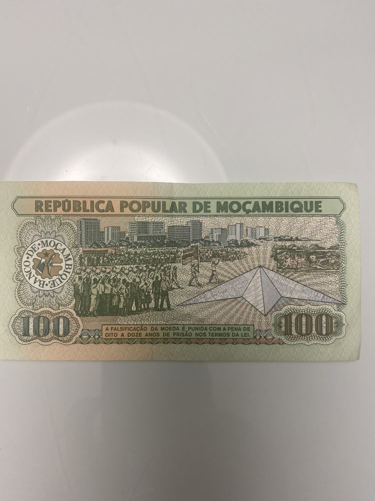 Nota de 100 meticais Moçambique