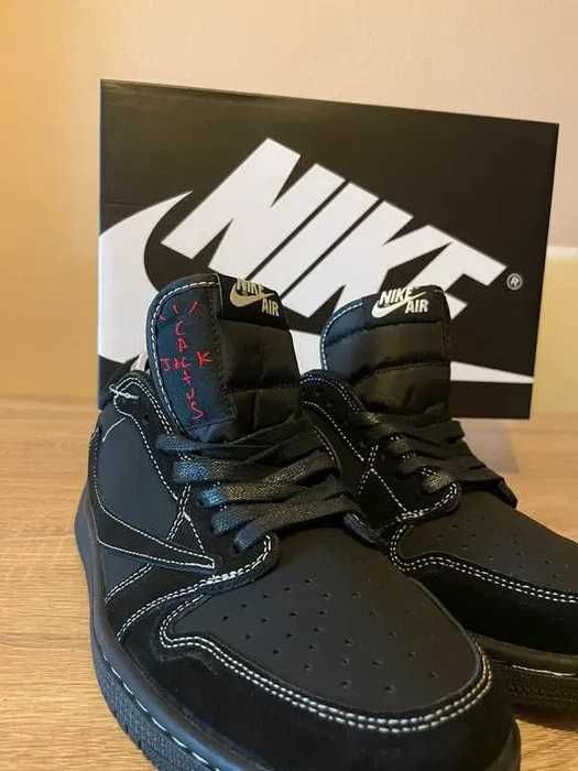 "Buty koszykówki" Jordan_1_Retro_Low_OG_SP_Travis_Scott_Black_R.40