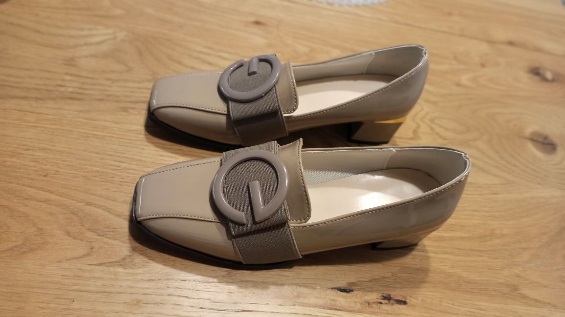 Damskie mokastny buty khaki beżowy lakierowane