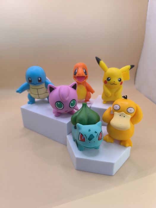 Zestaw figurek pokemon