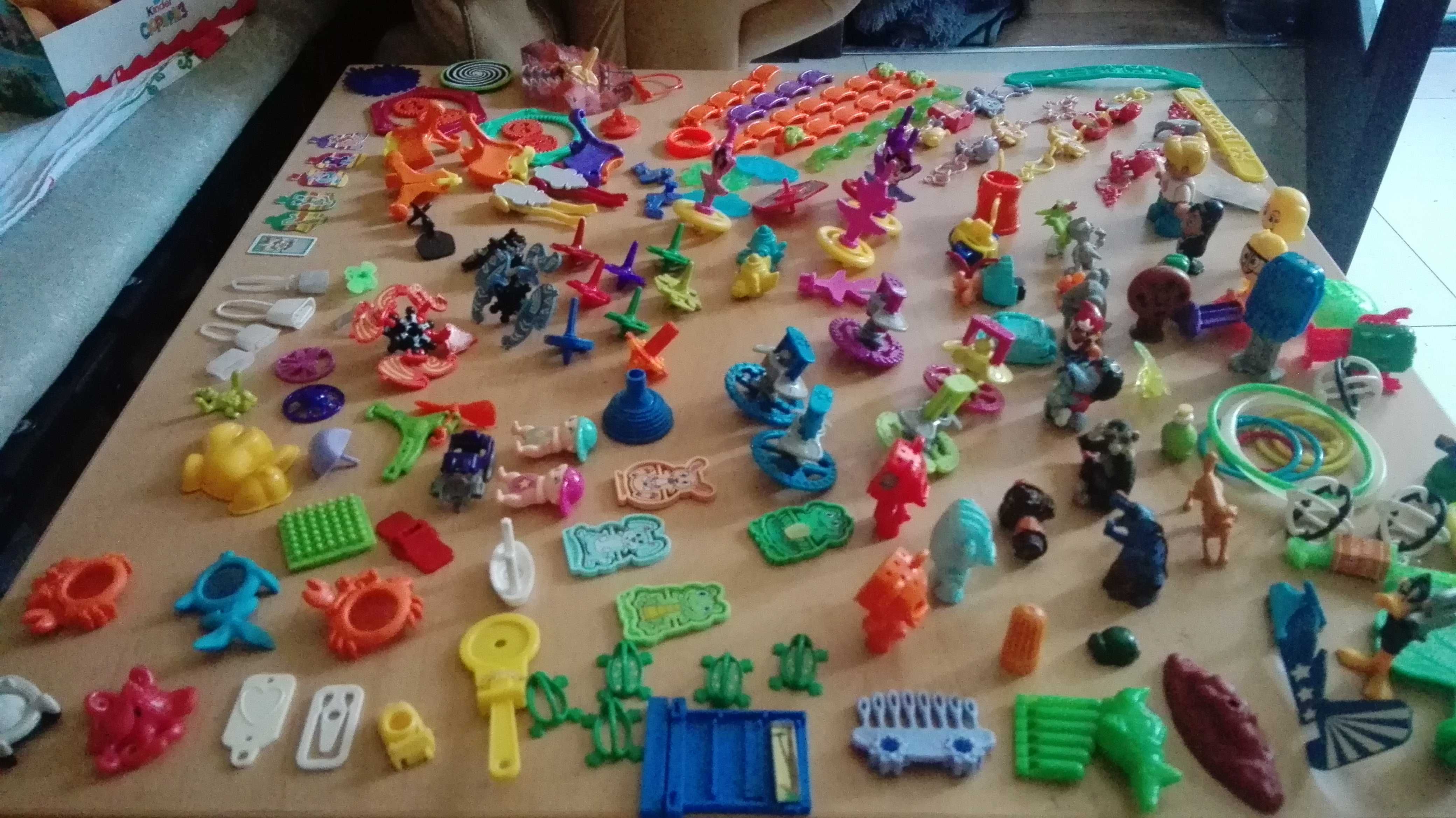 Коллекции Киндер Новые с Вкладышами и Коробочками Kinder