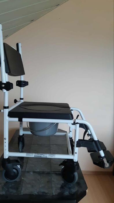 Wózek toaletowo prysznicowy