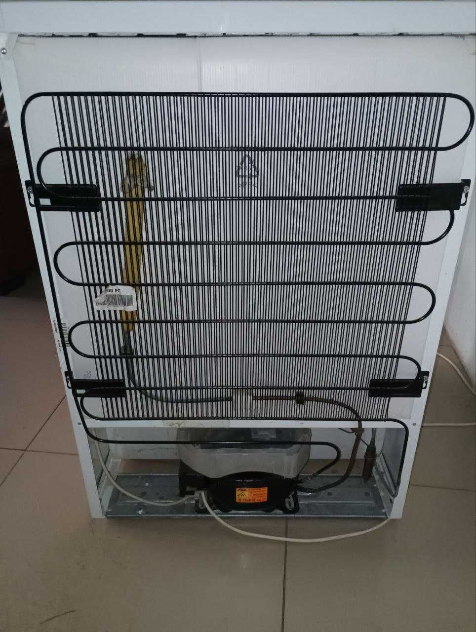 Морозильна камера Electrolux EUF 10003 W ідеальний стан No Frost
