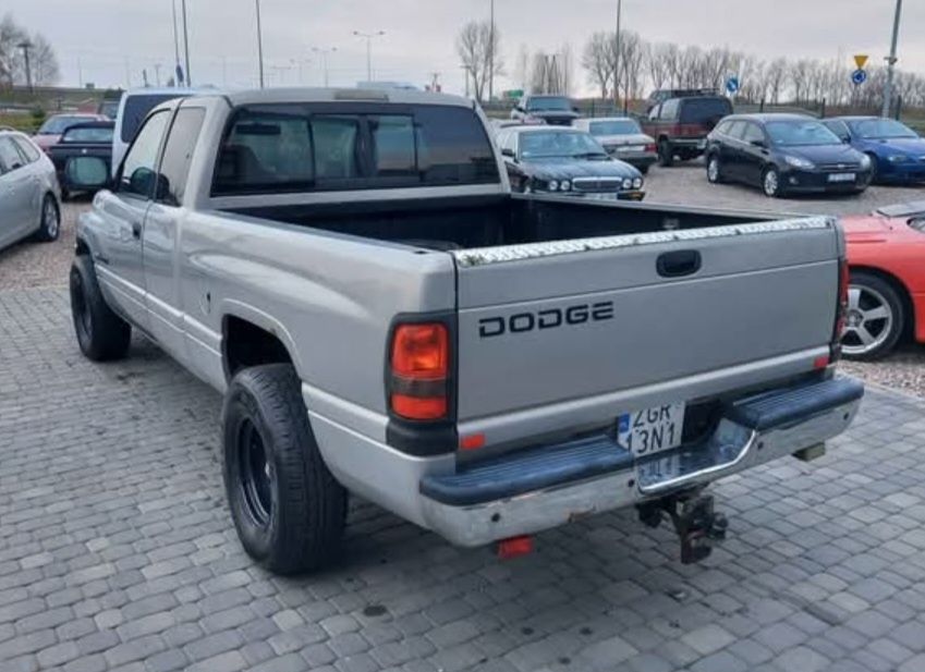 Dodge ram V8 magnum 5,2 tyl naped fajny kozak/zamiana