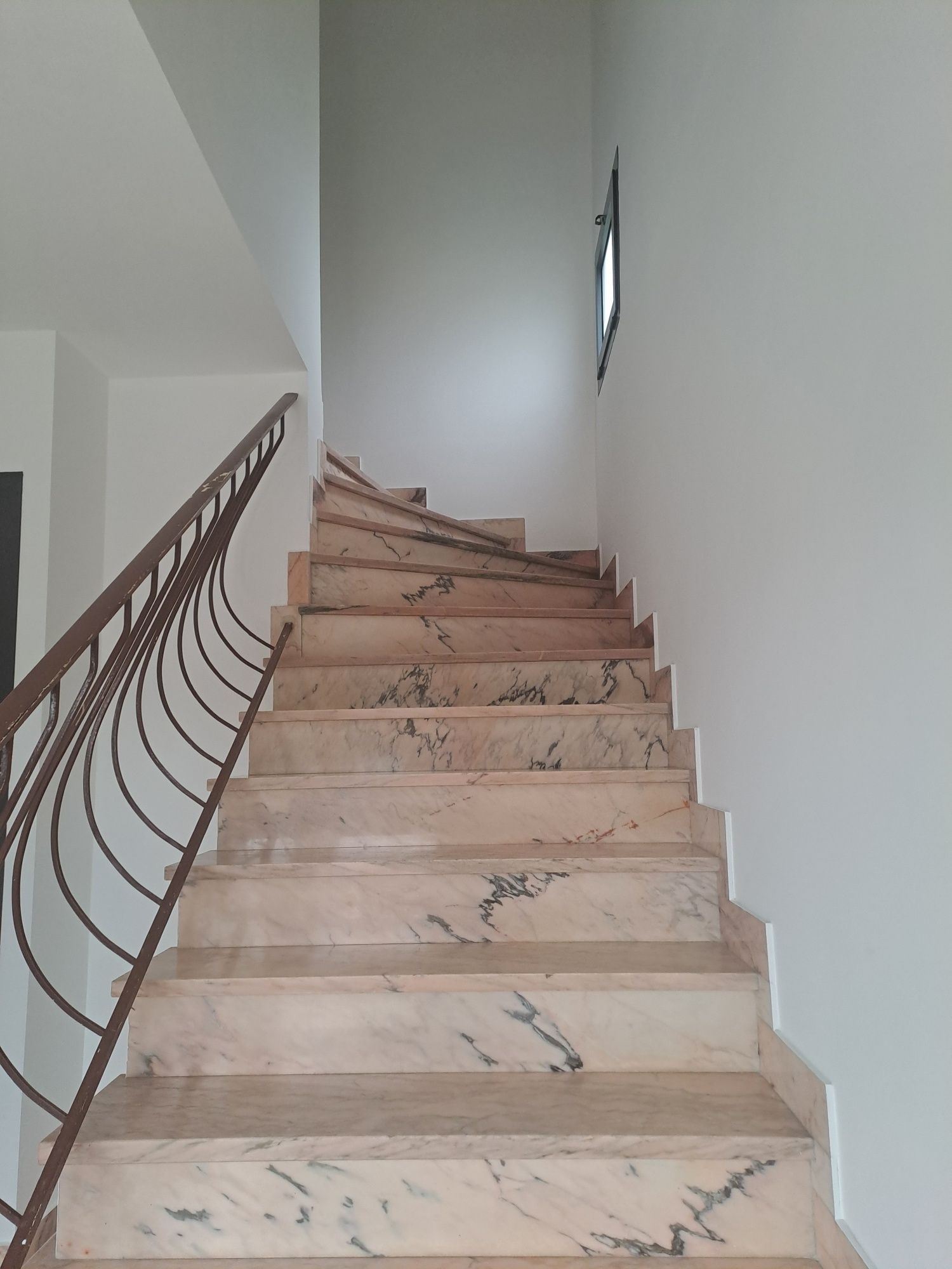 Apartamento T2 no 2 andar, Raposeira, Leiria