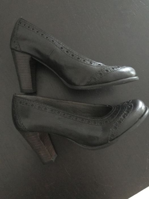 Sapatos salto alto preto como novos