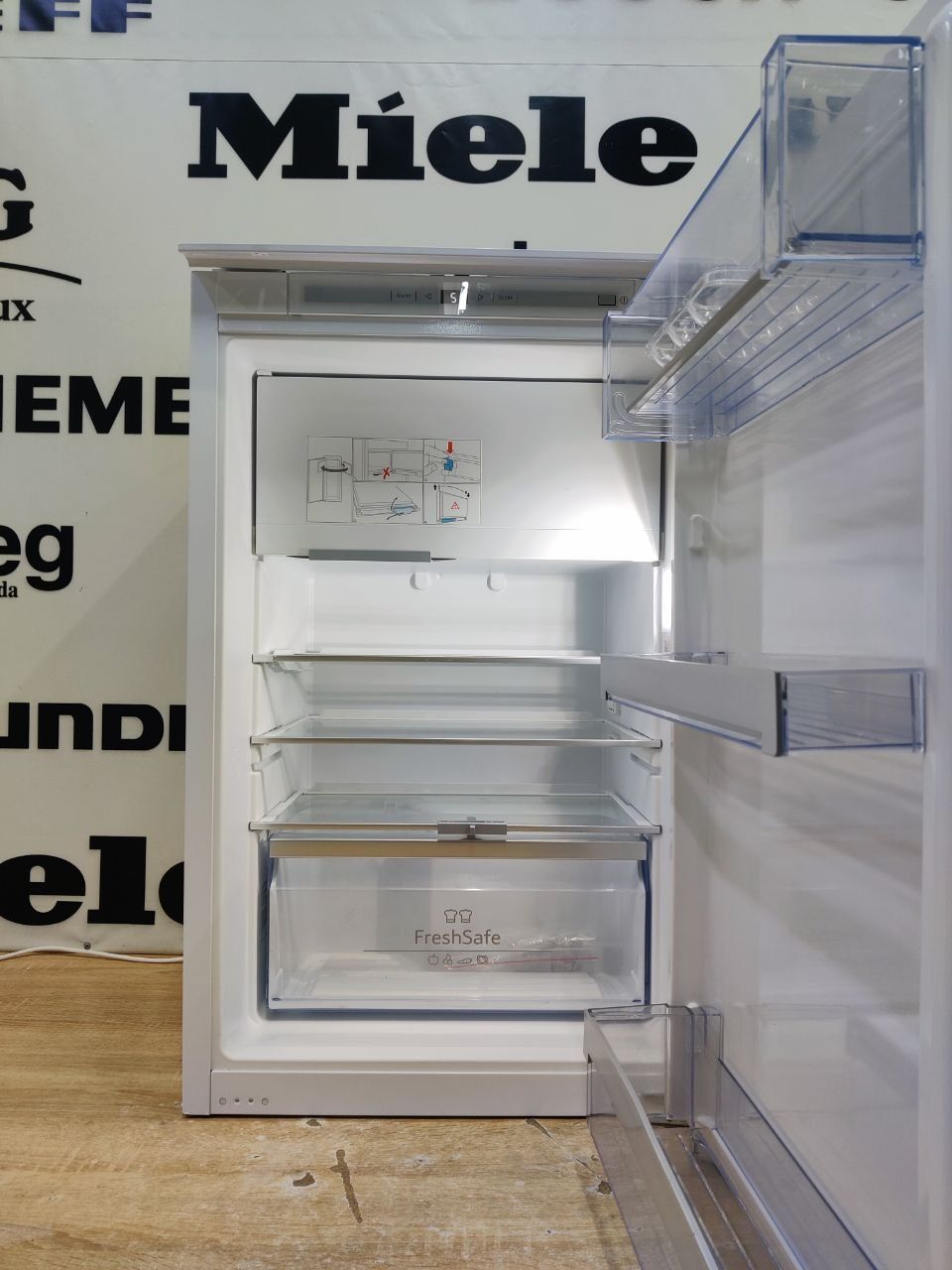 Вбудований холодильник NEFF™ пенального типу. Під стільницю. GERMANY