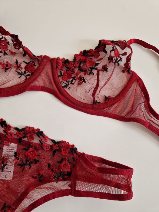 Zmysłowy czerwony komplet bielizny z haftem kwiatowym, L