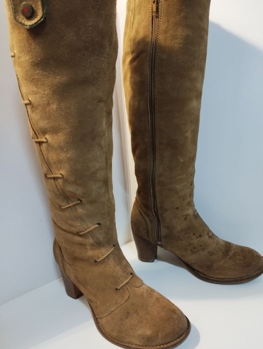 Botas da marca Cubanas em pele.